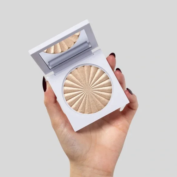 New! Ofra Shimmering Baked Highlighter in The Hills - Picture 6 of 7